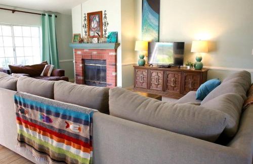 Rainbow CDP House | Pet Friendly Fantastic Secluded Cottage with Hot-tub in Rainbow, California