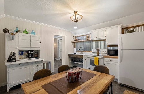 Hendersonville Other | Pet-Friendly Farmhouse w/Hot Tub, Fire Pit & Fishing Dock in Hendersonville