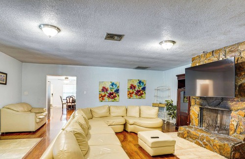 Temple Crest House | Pet-Friendly Florida Escape w/ Pool, Deck & Grill!
