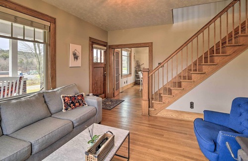 Floyd House | Pet-Friendly Floyd House w/ Porch - In Town!