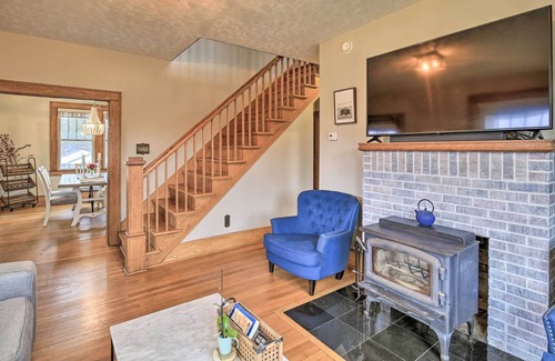 Floyd House | Pet-Friendly Floyd House w/ Porch - In Town!