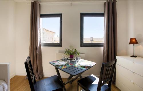 Le Chateau-d'Oleron Apartment | Pet Friendly Apartment