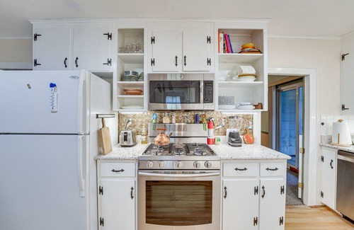 Farmersville Station House | Pet-Friendly Franklinville Farmhouse w/Sunroom!