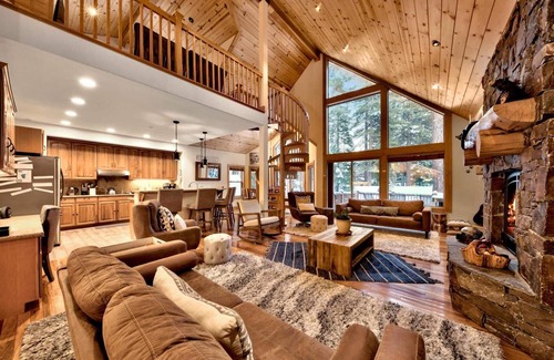 Pioneer Trail Cabin | Pet Friendly, Games, 3 Living Areas, Near Heavenly and Trails, 8 Guests+Kids 5 Yrs Old and Younger
