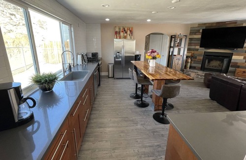 Victorville House | Pet Friendly Gated dog run in back --- Trailer Friendly- pull through driveway--