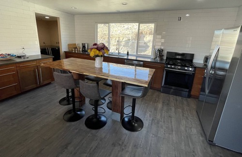 Victorville House | Pet Friendly Gated dog run in back --- Trailer Friendly- pull through driveway--