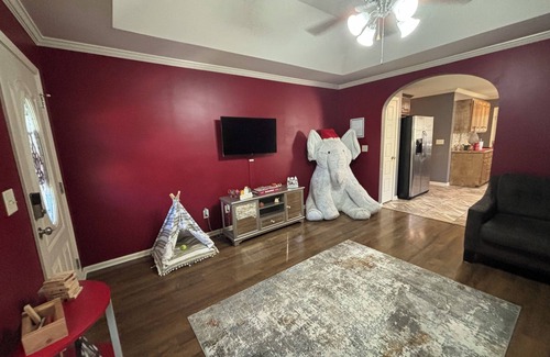 Taylorville House | Pet Friendly Getaway in Tuscaloosa - No Fees!