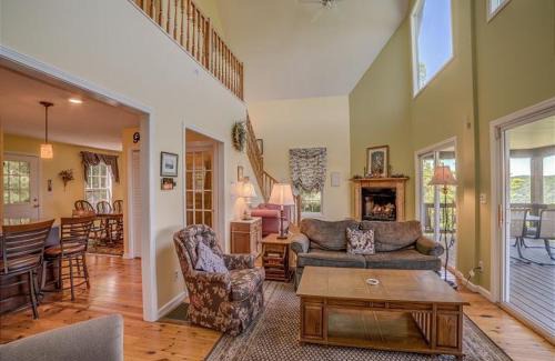 Saluda House | Pet-Friendly Getaway With Spectacular Mountain View