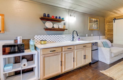Grove Apartment | Pet-Friendly Grand Lake Studio w/Outdoor Space