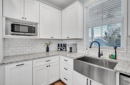 Greer House | Pet-Friendly Greer Home: Near Airport & Downtown