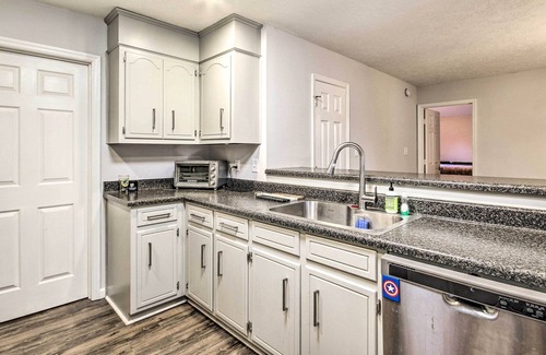 Grovetown House | Pet-Friendly Grovetown Home w/ Screened Porch