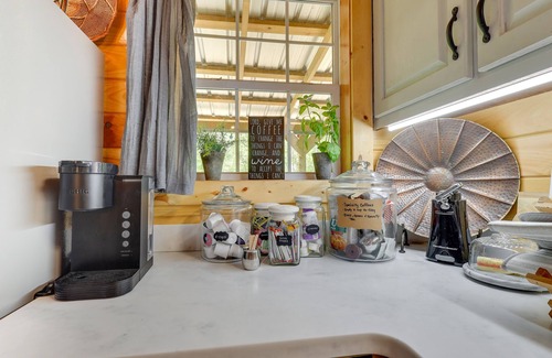 Haleyville Cabin | Pet-Friendly Haleyville Cabin Rental w/Kayaks!