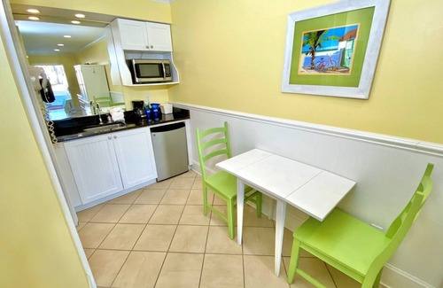Atlantic Beach Hotel | Pet-friendly, Hidden Gem - 3 Blocks to Beach! Unit 106