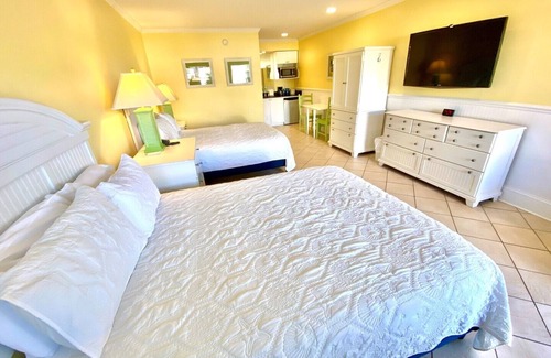 Atlantic Beach Hotel | Pet-friendly, Hidden Gem - 3 Blocks to Beach! Unit 106