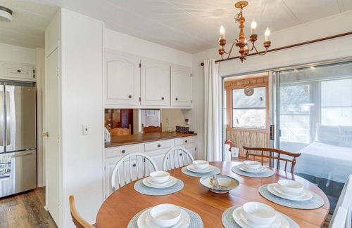 Higden House | Pet-Friendly Higden Getaway < 1 Mi to Marina!