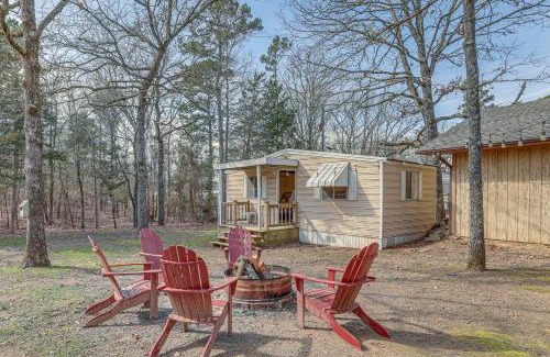 Higden House | Pet-Friendly Higden Getaway Less Than 1 Mi to Marina!