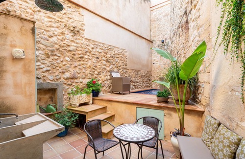 Pollensa House | Pet-Friendly Holiday Home 'Casa Romana' with Mountain View, Pool & Wi-Fi