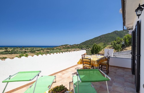 Cardedu House | Pet-Friendly Holiday Home Vista Mare with Sea View, Garden & Wi-Fi