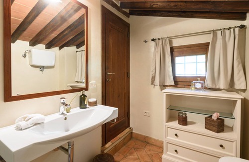 Montecchio House | Pet-Friendly Holiday Home Villa Francesca Tuscany with Pool, Garden & Wi-Fi