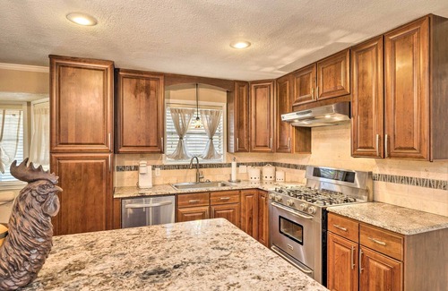 Meadowbrook House | Pet-Friendly Home ~ 6 Mi to Downtown Fort Worth!