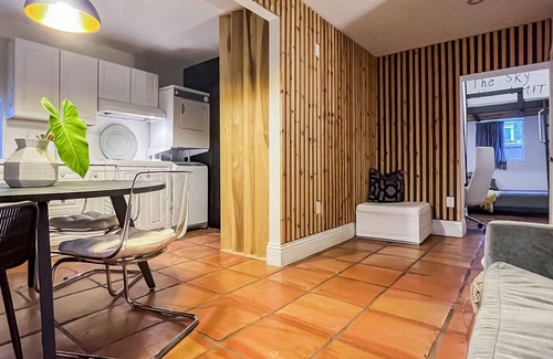 Brickell Cottage | Pet Friendly Home Brickell 5 min to Miami Beach