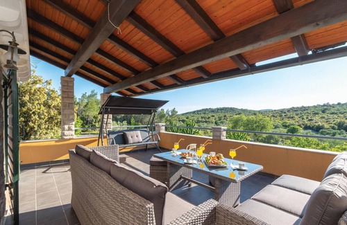 Cara House | Pet friendly home in Cara