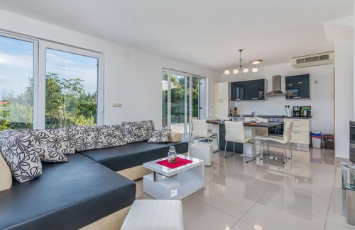 Kornic House | Pet friendly home in Kornic with WiFi