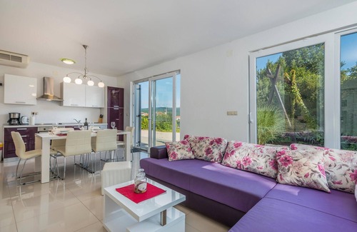Kornic House | Pet friendly home in Kornic with WiFi