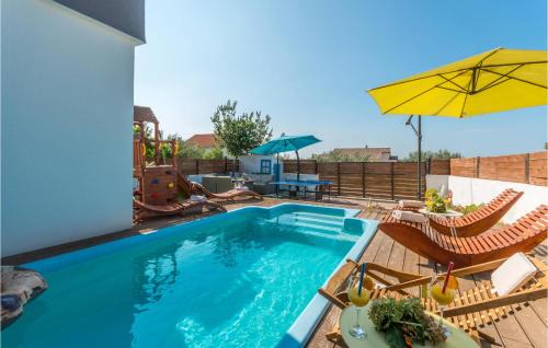 Tinj Apartment | Pet Friendly Home In Tinj With Jacuzzi