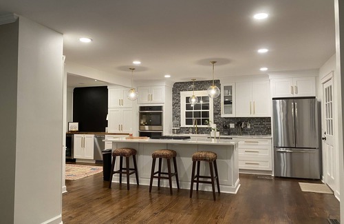 Tuscaloosa House | Pet Friendly Home Minutes from UA with Large Fenced Backyard and Movie Theatre