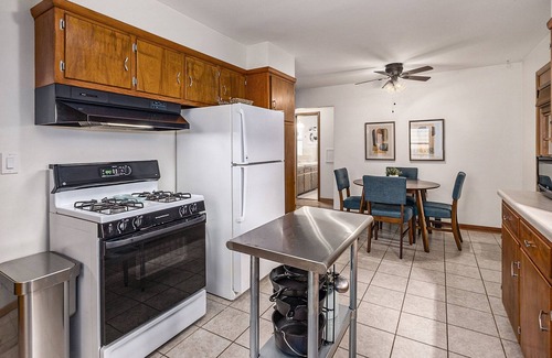 John Ball Park House | Pet friendly home, close to parks, bus line, shopping and downtown.