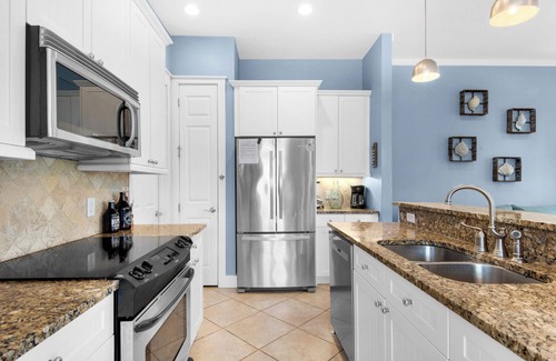 Emerald Waters Village House | Pet Friendly Home Close to Beach
