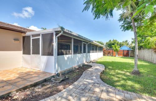 Palmetto Estates House | Pet-Friendly Home with Yard about 3 Mi to Zoo Miami!