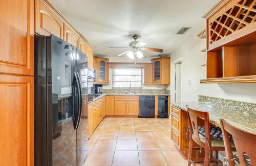 Palmetto Estates House | Pet-Friendly Home with Yard about 3 Mi to Zoo Miami!