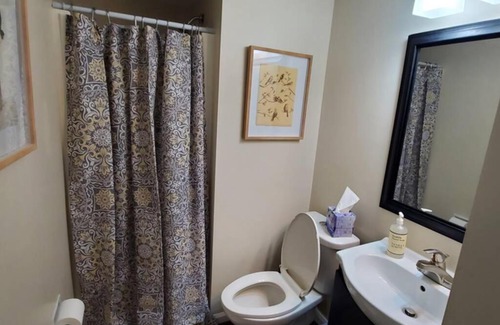 Otterbien Home House | Pet Friendly Home with Fenced in Yard