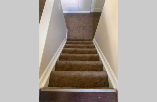 Otterbien Home House | Pet Friendly Home with Fenced in Yard