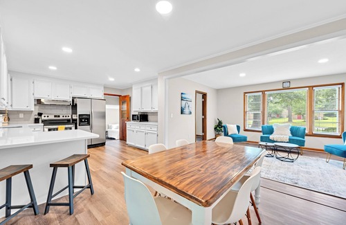 Hanahan House | Pet friendly home + Yard & Ping Pong! 5 mins to Park Circle, 15 mins to downtown