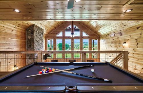 Cosby House | Pet Friendly+ Hot Tub + Fire Pit + Game Room