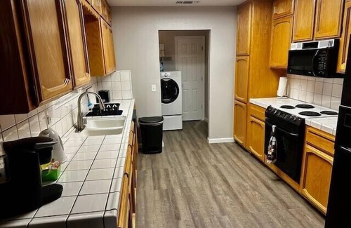 Yosemite Lakes House | Pet Friendly/Hot Tub/BBQ/Sleeps 11/The Lighthouse