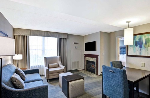 Lexington House | Pet-Friendly Hotel Unit w/Seasonal Pool, BBQ & Free Parking