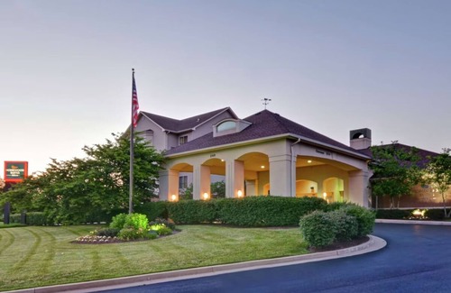 Lexington House | Pet-Friendly Hotel Unit w/Seasonal Pool, BBQ & Free Parking