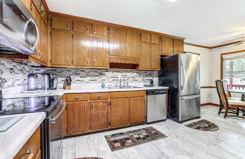 Lawrenceville House | Pet-Friendly House w/Deck in Lawrenceville