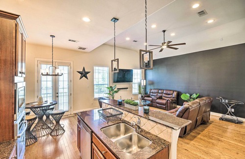 Central Southwest House | Pet-Friendly Houston Home - 3 Mi to NRG Stadium!