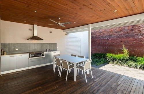 Nedlands House | Pet friendly! Huge open plan house close to the Swan River. Free WIFI