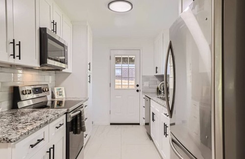 Lakewood House | Pet Friendly I 3bd I Red Rocks I Belmar I Denver