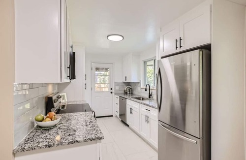 Lakewood House | Pet Friendly I 3bd I Red Rocks I Belmar I Denver