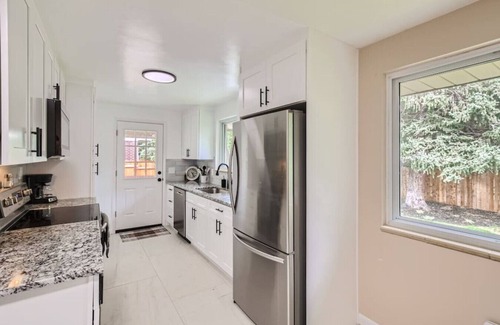 Lakewood House | Pet Friendly I 3bd I Red Rocks I Belmar I Denver