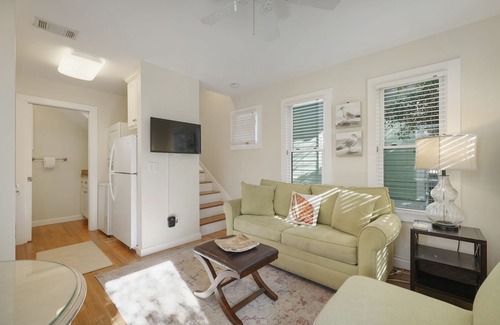 Seaside House | Pet Friendly In Seaside - 3 Houses to Beach, Guest Cottage + 2 Adult Bikes!