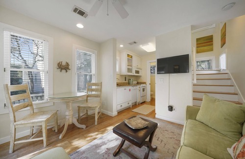 Seaside House | Pet Friendly In Seaside - 3 Houses to Beach, Guest Cottage + 2 Adult Bikes!