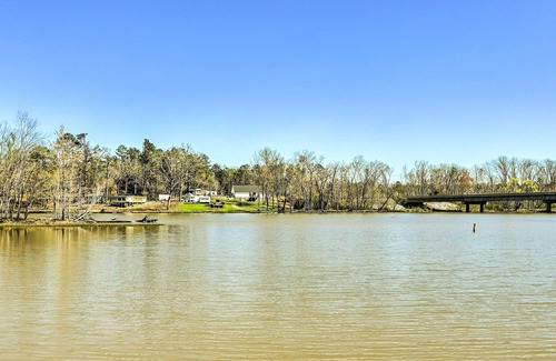 Jackson House | Pet-Friendly Jackson Lake Property with Fire Pit!